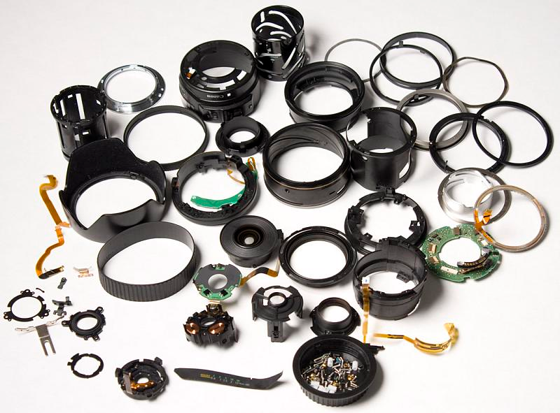 Illustration for article titled Canon Lens Completely Disassembled (Result: A Lot of Rings)